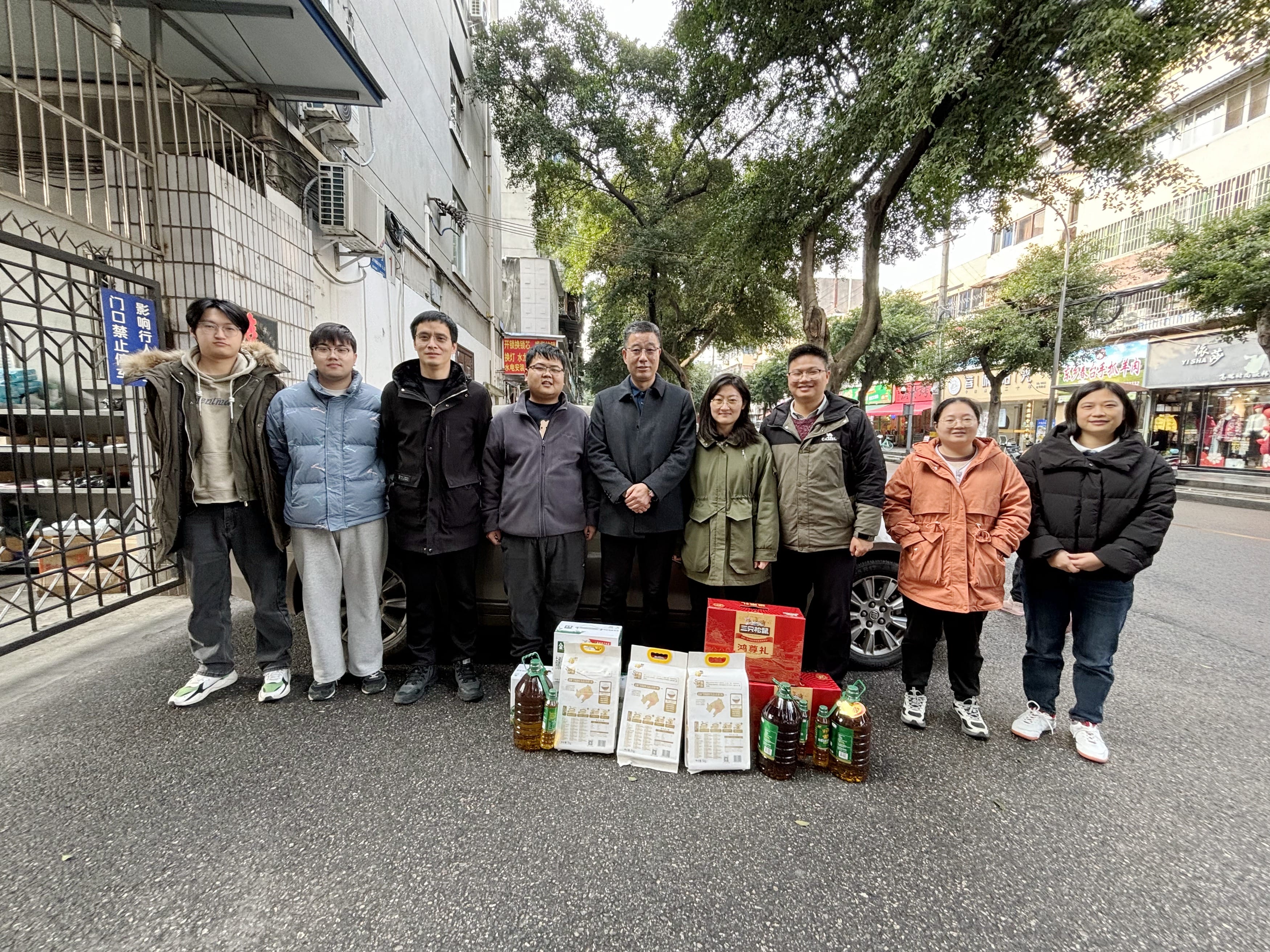 自然J9集团厅项目送温暖