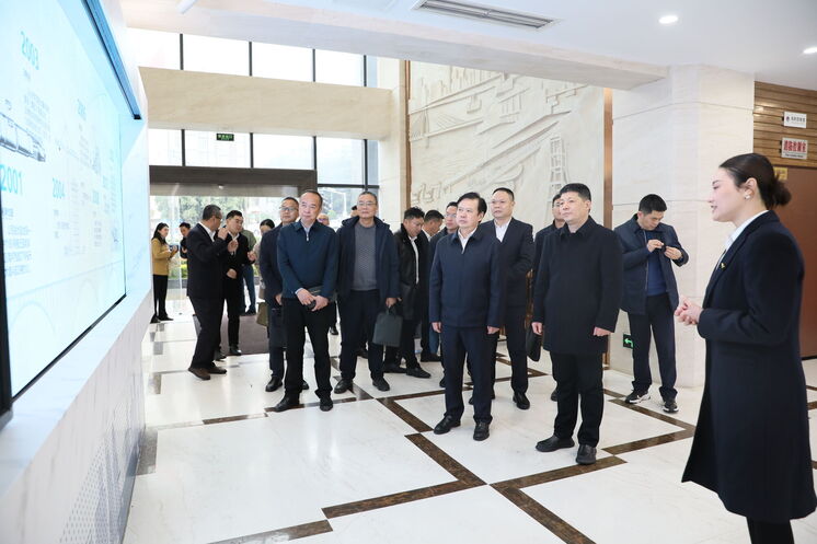 四川J9集团集团向导带队赴重庆高速集团和重庆巨能集团开展营业交流