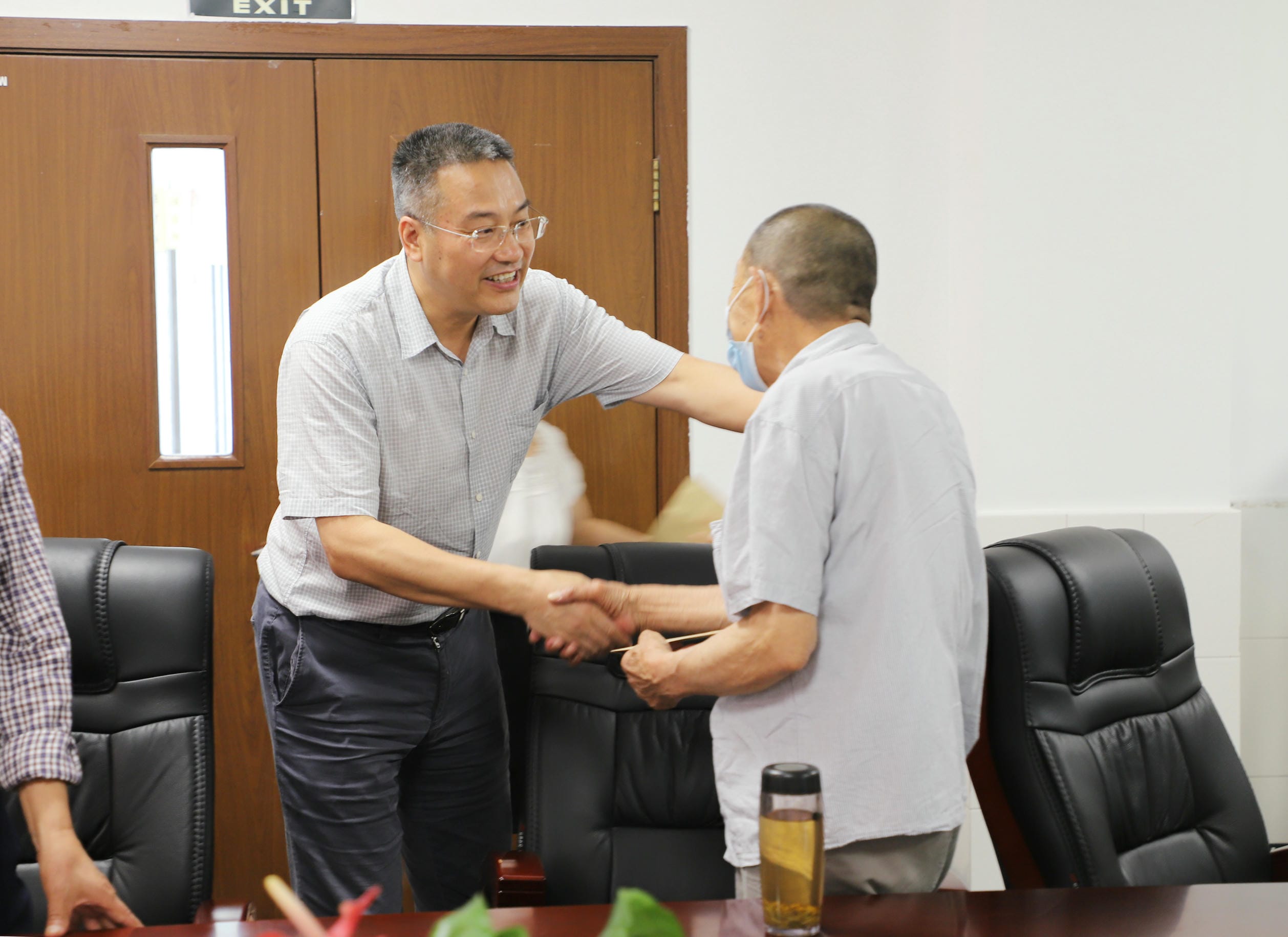 陈贵林到六〇五大队召开老党员、老同志代表座谈会_红色堡垒_党建群团_J9集团有限责任公司