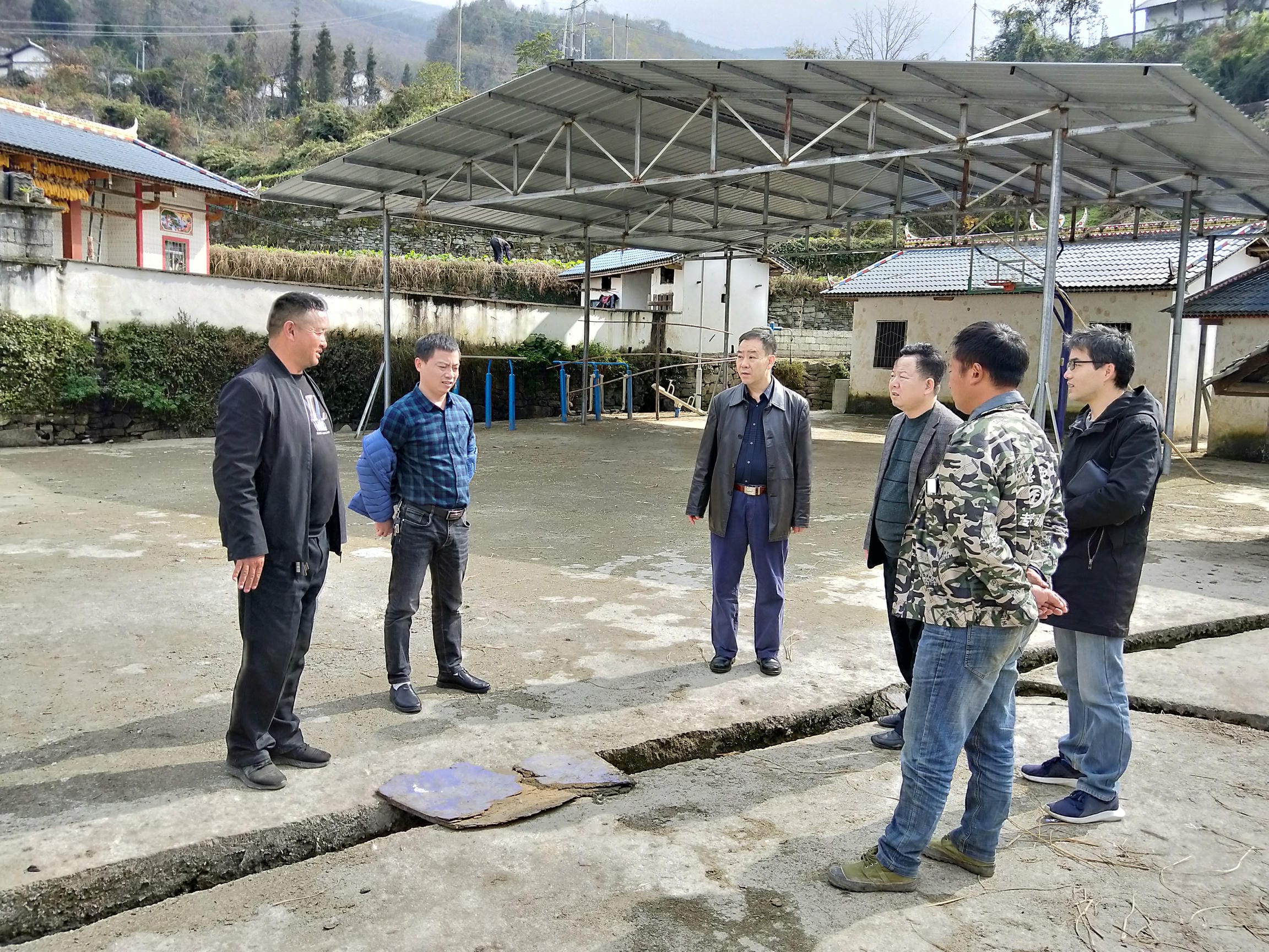 技工校党委书记黎明一行到甘洛县斯觉镇 尔库村开展扶贫事情调研_社会责任_企业文化_J9集团有限责任公司