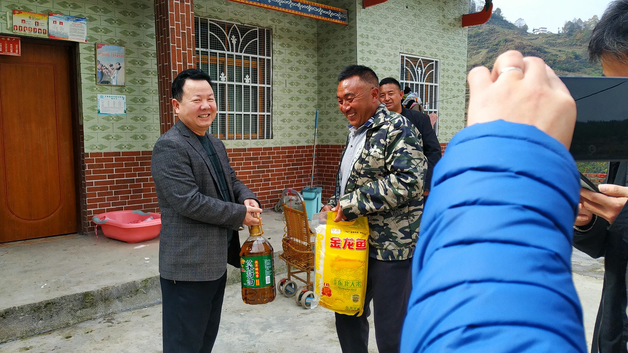 技工校党委书记黎明一行到甘洛县斯觉镇 尔库村开展扶贫事情调研_社会责任_企业文化_J9集团有限责任公司