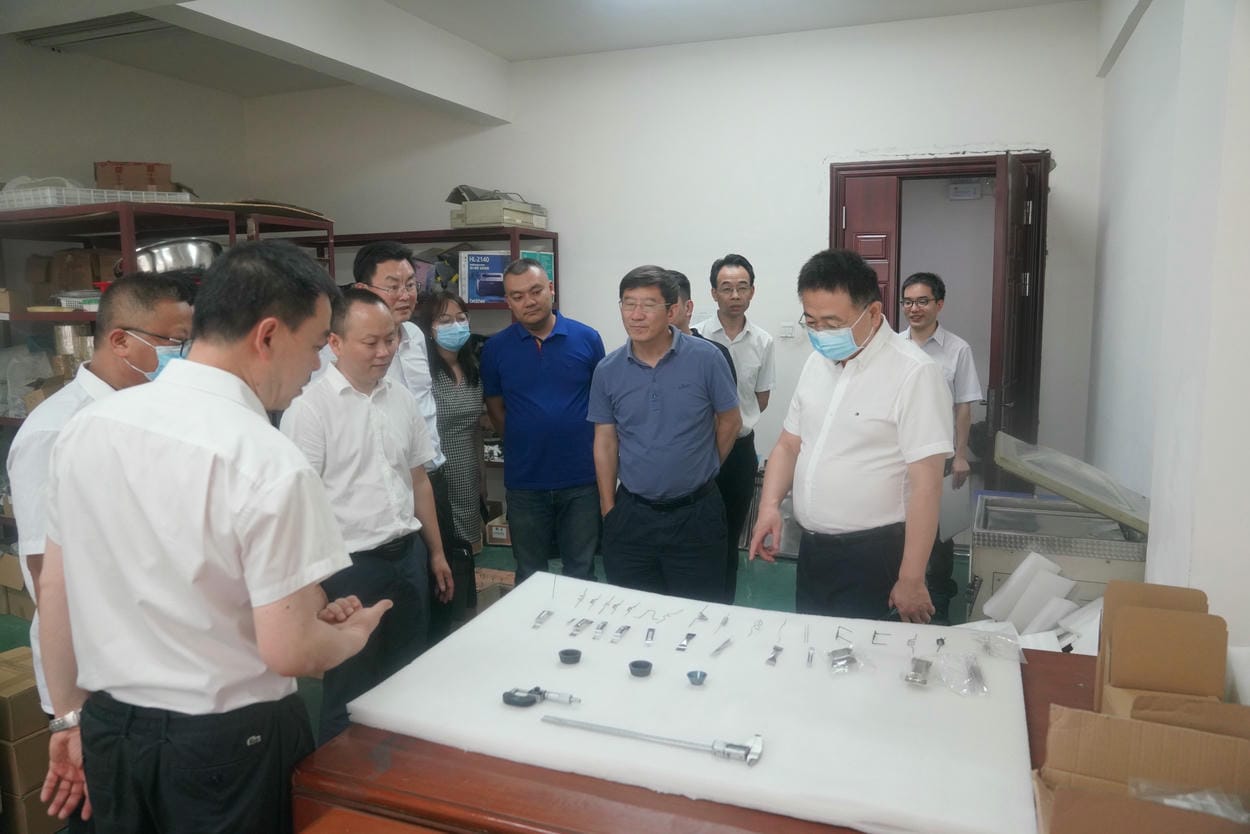 江涛一行到地创光电（技工学校）调研_J9集团新闻_新闻中心_J9集团有限责任公司