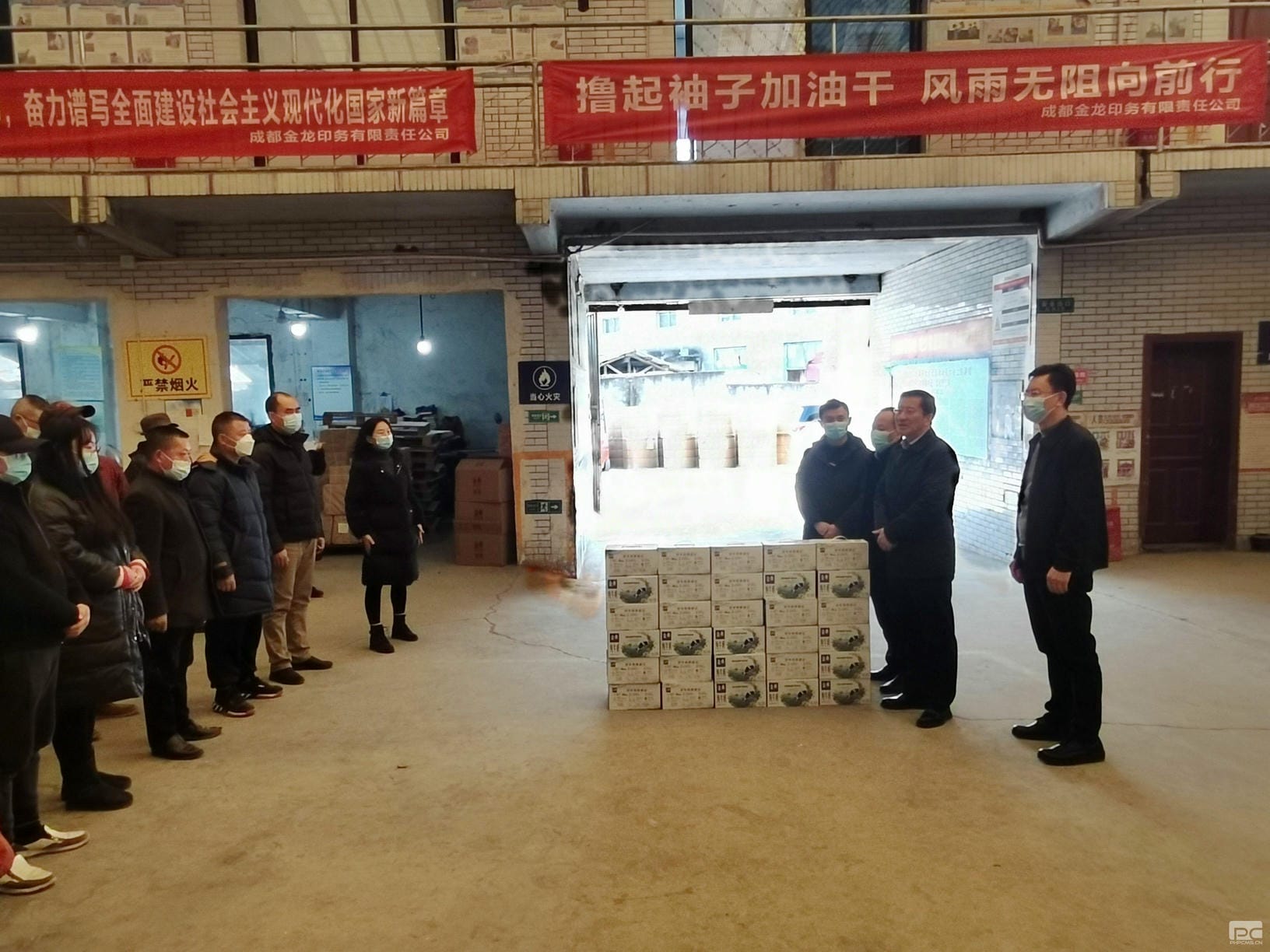 杜春茂到地创光电慰问生产一线员工_J9集团新闻_新闻中心_J9集团有限责任公司