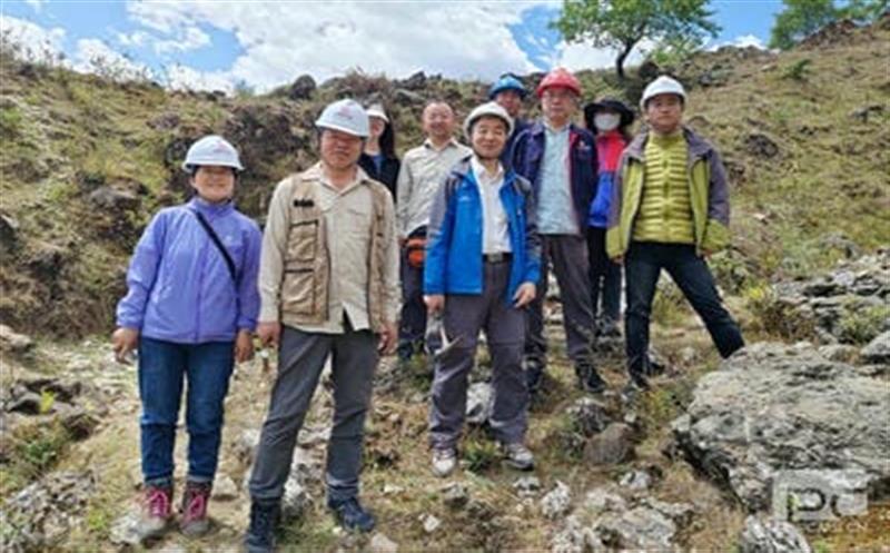 探索科技立异，，，，助推攀西稀土成矿带新一轮找矿突破 ——王登红赴大陆槽稀土矿外围找矿一线指导事情