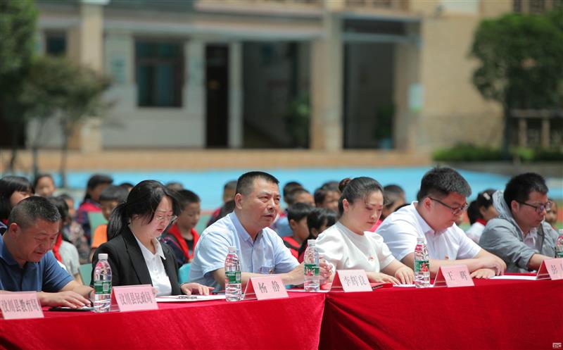 为你而来，，，，大爱汶川 ——核西南院开展学雷锋自愿服务活动
