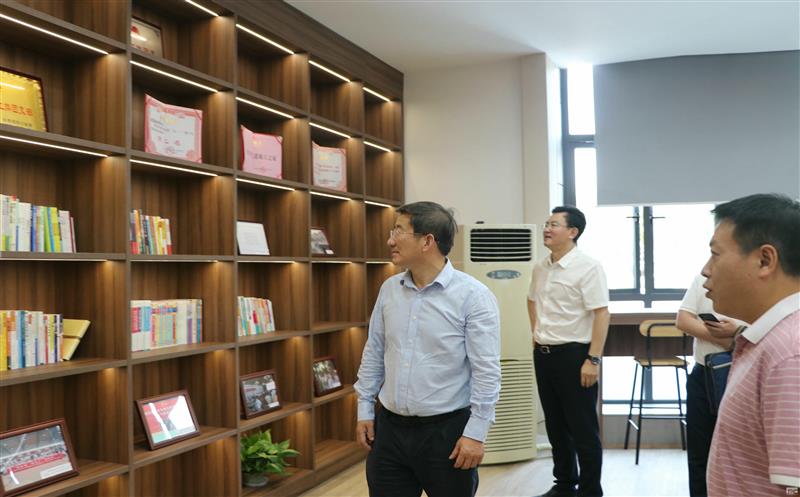 省自然J9集团投资集团党委委员、职工董事、工会主席杜春茂一行调研蜀通建设集团
