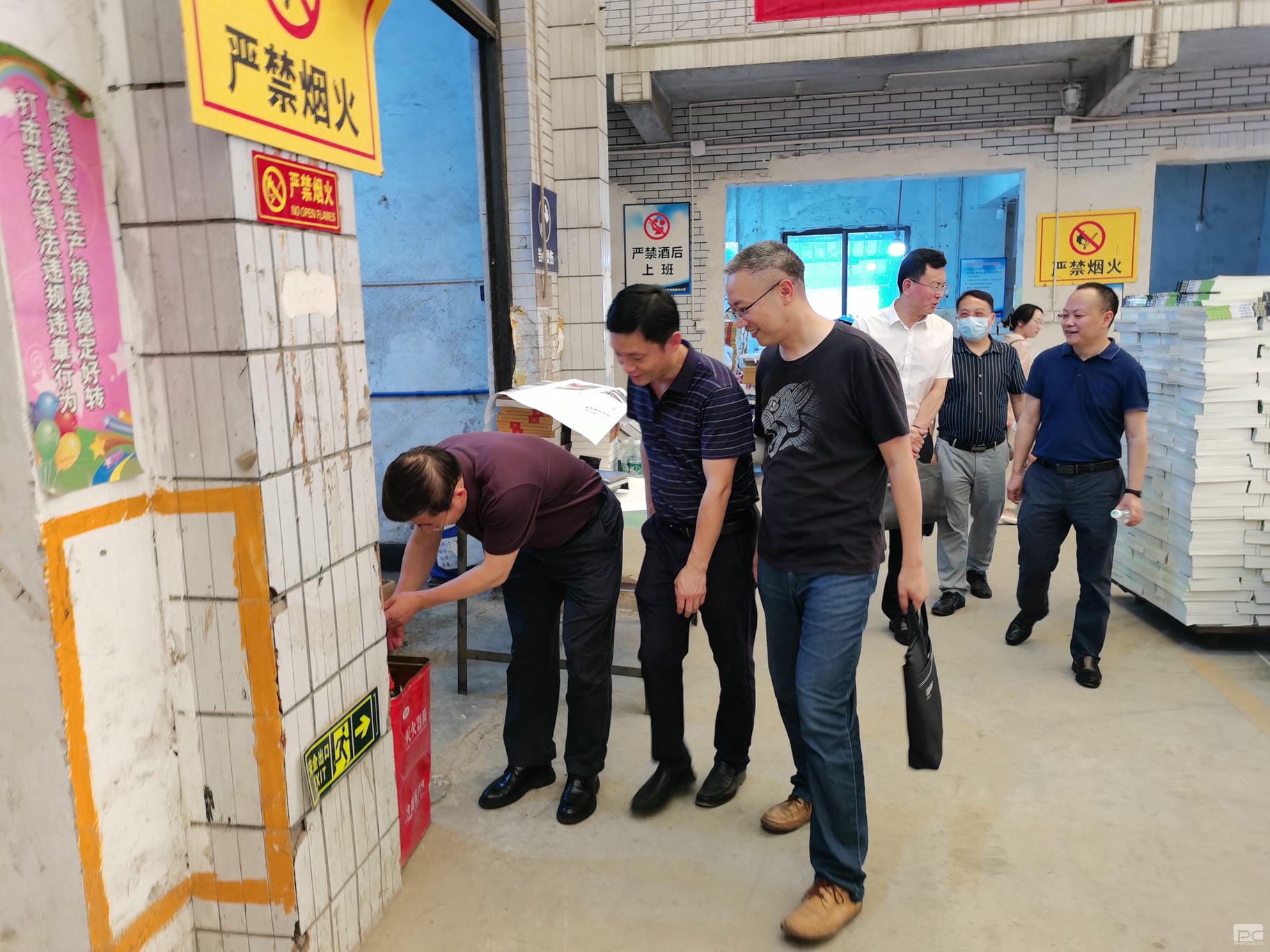 杜春茂深入地创光电生产一线开展清静检查并调研指导_J9集团新闻_新闻中心_J9集团有限责任公司