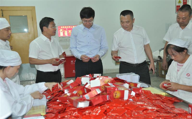 省自然J9集团投资集团党委书记、董事长徐志文一行到泰华堂制药调研指导事情