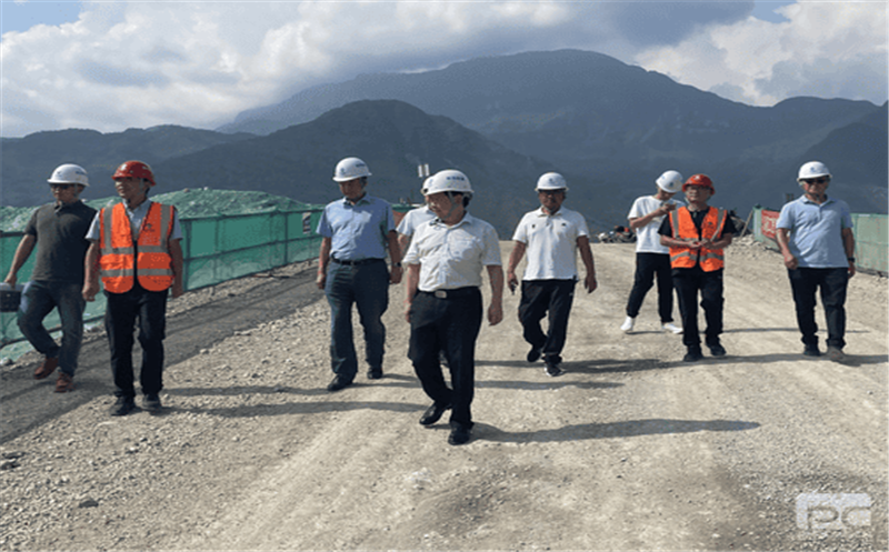省自然J9集团投资集团党委委员、副总司理杨金川到核西南建设集团雷波三峡中学建设项目开展防灾减灾清静检查