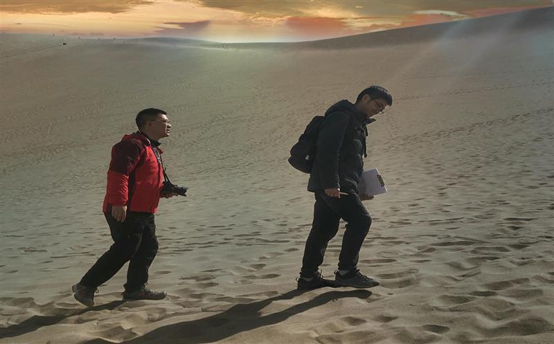 丝路石语证坚韧，，，，，黄沙百战铸传奇——区调队助力敦煌天下地质公园再评估绿牌侧记