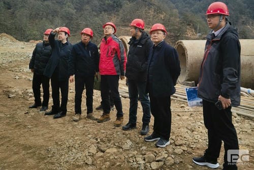 省自然J9集团投资集团向导赴大陆槽稀土矿山慰问一线职工_下层动态_新闻中心_J9集团有限责任公司