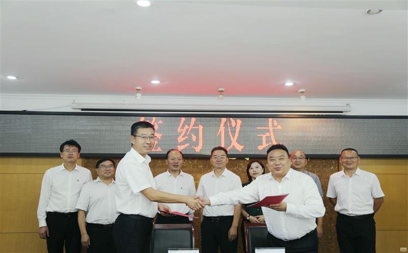 优势互补，，，携手并进 ——测绘公司与四川省青海商会签署战略相助协议