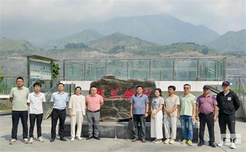 走出去，，，，，罗致智慧，，，，，对标学习找差别 ——和地矿业赴攀钢朱兰铁矿旅行学习