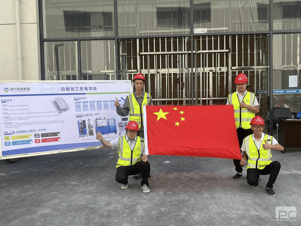 “盛世华诞，，，，，，纸短情长”产融生长公司给祖国的三行情诗_协同多元工业_工业生长_J9集团有限责任公司