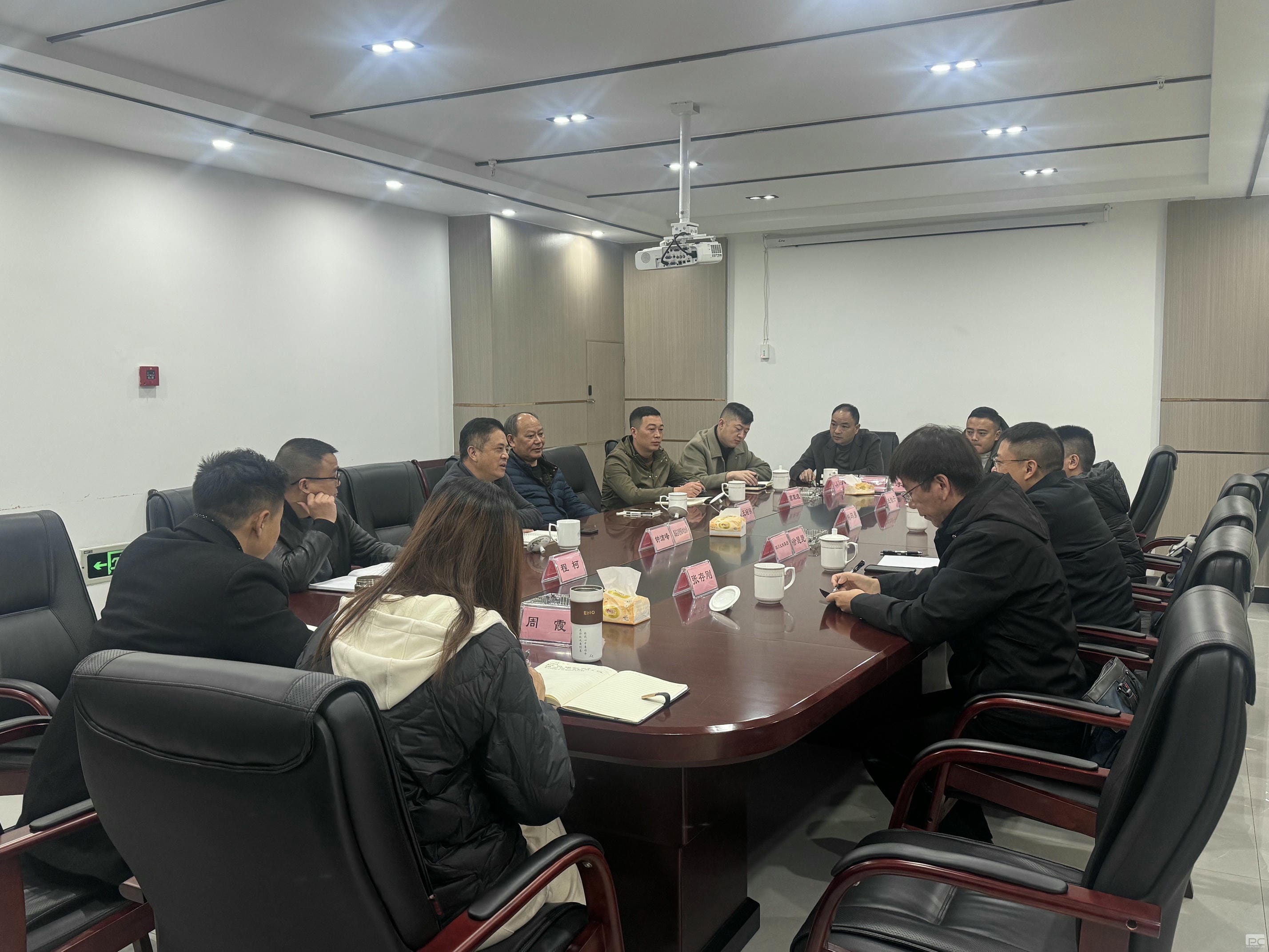 流转服务公司赴荣县开展交流座谈_下层动态_新闻中心_J9集团有限责任公司